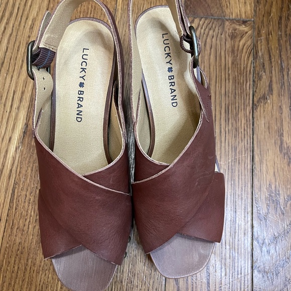 NWOT or box Lucky Brand platform sandals, size 7 - Picture 3 of 7